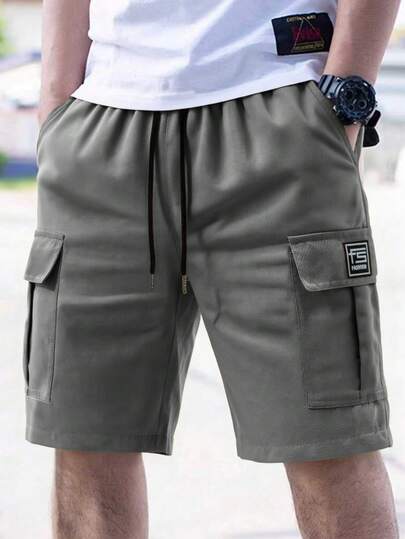 Quần short nam kiểu dáng thường ngày, cạp chun, túi nắp gập, thích hợp mặc hàng ngày vào mùa hè.