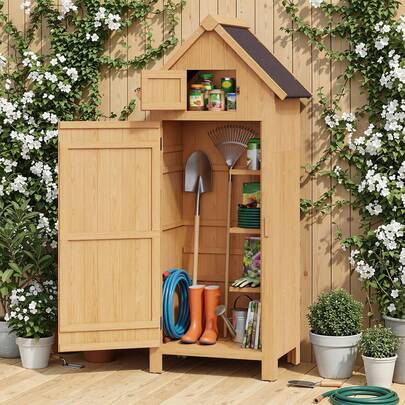 Casetta da giardino in legno con porta chiudibile a chiave, tetto resistente alle intemperie e ripiani multipli: robusta struttura in legno dall'aspetto funzionale, ideale per giardino, cortile e patio.