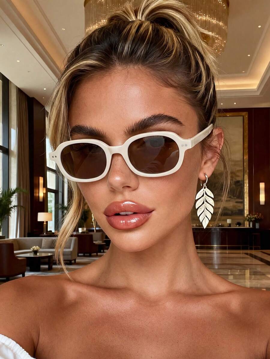 1 paire de lunettes de soleil unisexes à monture carrée beige, de style mode moderne. Convient pour les festivals de musique électronique, les voyages, les vacances, les sports, la conduite, les tenues de vacances, la plage, les sorties, les accessoires d'été, les sorties en famille, avec protection UV. Idéal pour le golf, la randonnée, les tenues élégantes, les accessoires de style de rue, l'atmosphère des vacances, les sports, les fêtes, les activités de plein air, la pêche, les vacances, la protection solaire. - Beige - Voir 1