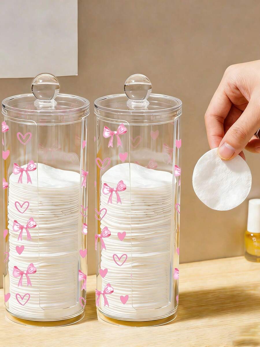 Hộp đựng đồ hình trụ dung tích lớn, trong suốt, màu hồng có họa tiết nơ và trái tim, có thể giặt và dễ dàng vệ sinh. Thích hợp để đựng các dụng cụ làm đẹp nhỏ như bông tẩy trang, bông tẩy trang, tăm bông, băng dán mí mắt, bông mút trang điểm và bông lau nhà. Hộp đựng đồ dùng trên bàn làm việc. - Nhiều màu - Xem 1