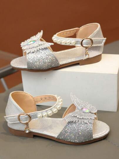 2026 New Girls' Glitter Butterfly + Pearl Embellished Patent Leather Platform Open Toe Hook And Loop Princess Style Children Flat Sandals, Suitable For Daily Wear/Party