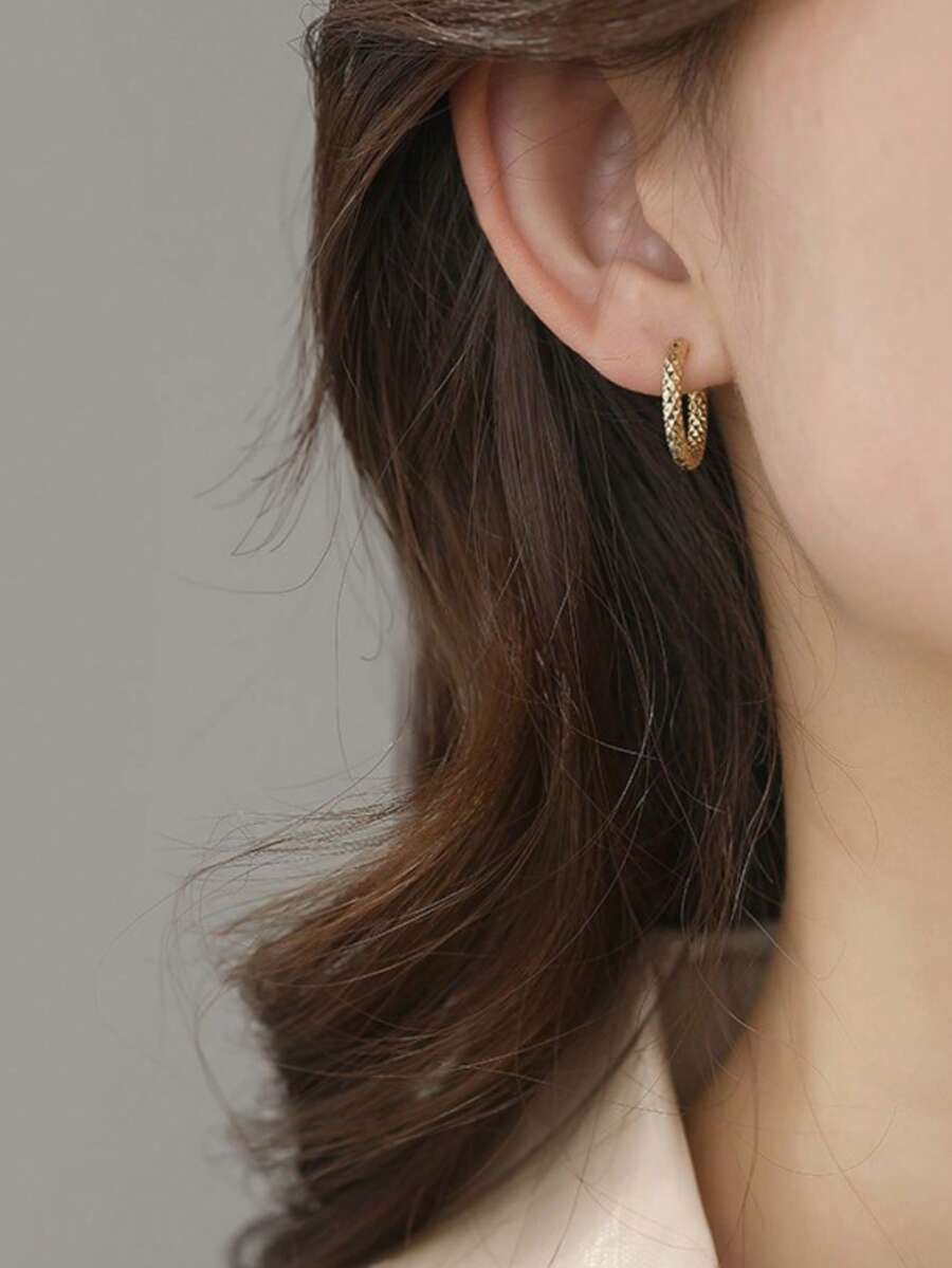 1 Đôi bông tai nhỏ nhắn, tối giản và tinh tế hình bầu trời sao dập nổi dành cho nữ - Vàng - Xem 1