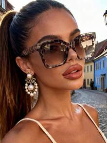 1 Pair Women's Square Oversized Leopard Print Beach Sunglasses, Suitable For Outfits, Travel, Sports Style, Driving, Beach, Electronic Music Festival, Vacation, Family Outing, Golf, Hiking, Elegant Dress, Party, Outdoor Activities - White Leopard Tea - View 4