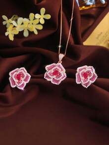 1 Conjunto Lindo Conjunto de Joias Flor com Zircônia Cúbica Vermelho-Rosa Banhado a Ouro Rosa, Conjunto de Brincos e Colar com Pingente para Mulheres, Acessórios de Noiva para Casamento, Festa, Baile de Formatura, Acessórios de Fantasia, Presente para Namorada, Esposa, Mãe, Aniversário, Dia dos Namorados - Pink - Visão 2