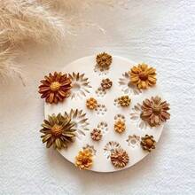 1个创意花朵造型硅胶模具，包含莲花、樱花、向日葵和雏菊五种造型，适用于手工装饰道具。可使用粘土或树脂滴制作，是一款可重复使用的硅胶模具。 - 米色 - 查看 6