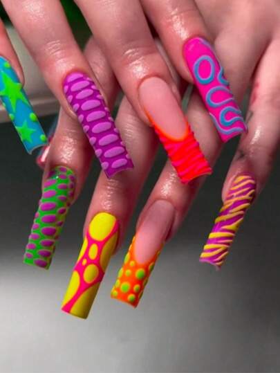 Mejora tu look con la caja de regalo de 24 pegatinas de arte de uñas rectangulares! Diversión de verano con macarons Y2K, coloridos grafitis, patrón de cocodrilo morado en relieve 3D, textura mate dulce y fresca de limón amarillo-verde con estrella de cinco puntas. Es un regalo ideal para las chicas de playa. Uñas postizas esenciales para banquetes, que incluyen pegamento de gelatina, 1 lima de uñas, 1 suministro de arte de uñas.