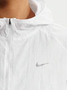Nike Sportswear 女款防水轻便夹克 IH7974-100 - 白色 - 查看 4