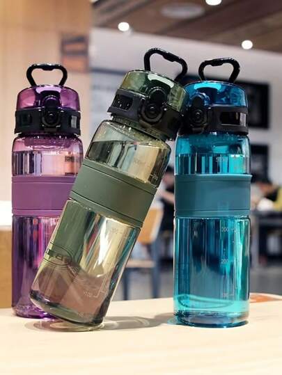 1个便携式运动水壶，透明塑料水杯带提手，适合户外徒步、运动健身、室内日常使用