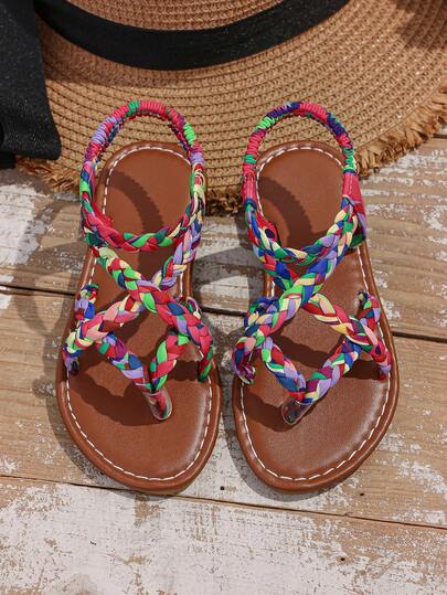 1 Pair Girls' Flat Sandals, Random Colorful Printed Woven Fabric Criss-Cross Strap, Round Toe, Soft Non-Slip Sole, Elastic Back Strap Design, Fashionable Bohemian Cute Roman Beach Sandals, Suitable For Students Daily Casual, Beach, Campus Wear, Spring/Summer New Arrival