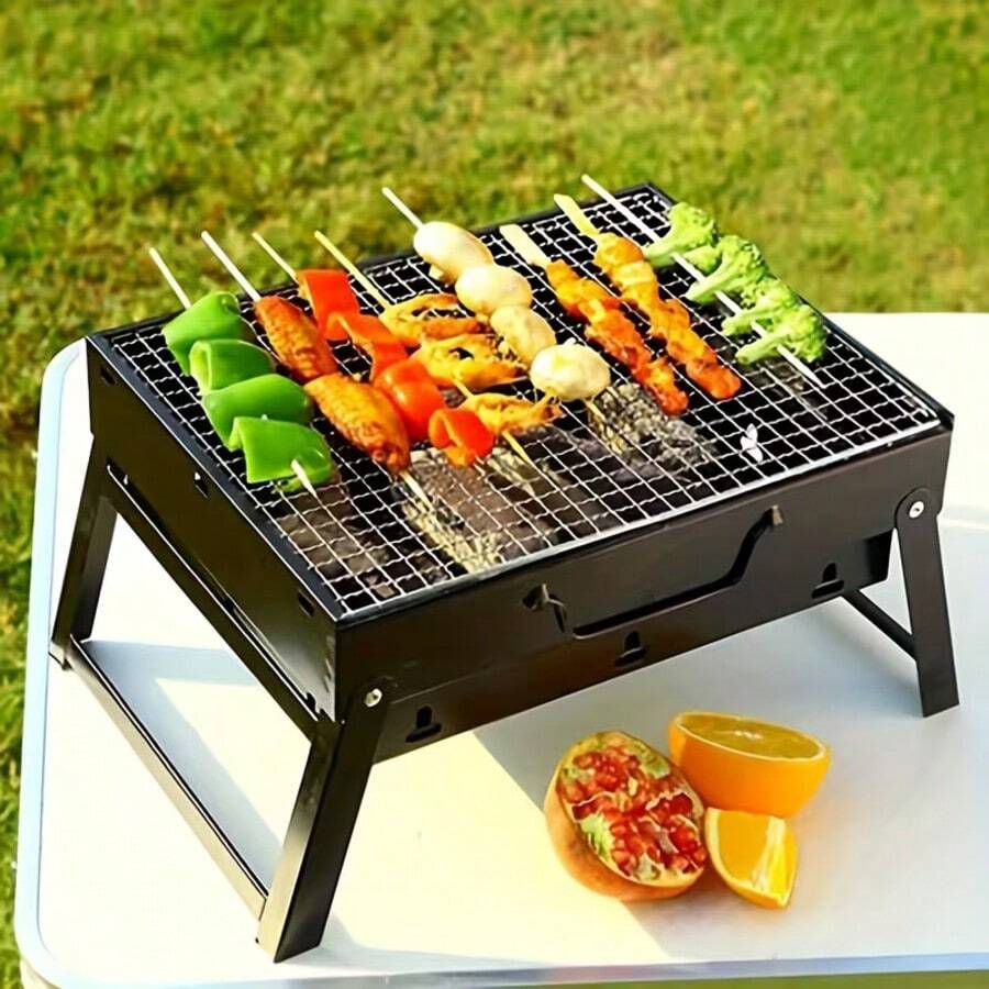 1 Stück tragbarer faltbarer Grill, Eisenstruktur, ohne Aufladung erforderlich, kompaktes und praktisches Design, geeignet für Outdoor-Camping, Picknicks, unverzichtbares Zubehör für tragbaren Outdoor-Grill, Camping-Grillzubehör, Outdoor-Grill, geeignet für Camping und Outdoor-BBQ, unverzichtbares Grillwerkzeug, Muttertag, Vatertag, Weihnachten, Halloween, Muss-haben für Sommerurlaub, Picknick-Kochen | Tragbarer Grill | Robuste Struktur