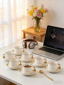 Conjunto de 6 xícaras e pires TAO, estilo minimalista francês, com borda dourada e listras verticais brancas. Inclui xícara de café e pires para chá. Pode ser lavado na lava-louças. Ideal para hotéis, restaurantes, cozinhas domésticas, decoração de mesa, chá da tarde, café, chá de ervas, presentes personalizados, lembrancinhas, utensílios de cozinha, festas, aniversários, casamentos e jantares. Perfeito como presente para o Dia dos Namorados, Dia das Mães e Dia dos Pais. - Multicolorido - Ver 3