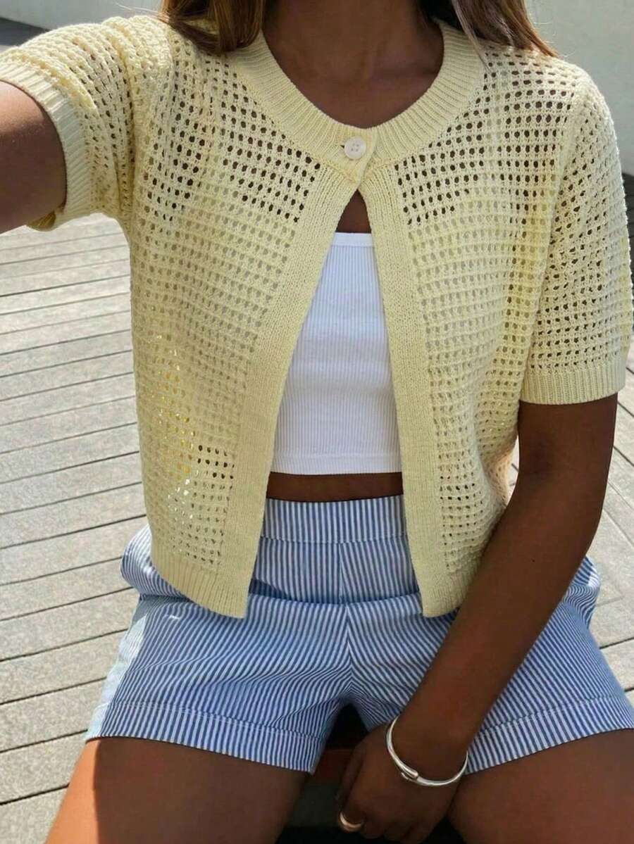 Damen Frühling/Sommer Neue Y2K Hellgelbe Strickjacke, locker, Cut Out, dünn, Rundhals, Kurzarm mit Knöpfen, lässiges Urlaubsoberteil