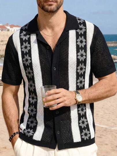 1 chiếc áo khoác cardigan cổ polo nam, họa tiết hoa sọc đen trắng, chất liệu thoải mái, kiểu dáng retro tay ngắn, phù hợp cho trang phục thường ngày mùa hè, đi nghỉ mát, đi biển.
