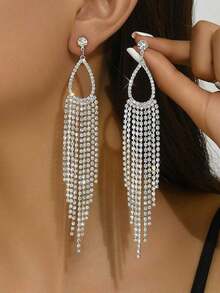 1 par de pendientes largos con borlas exageradas y diseño geométrico triangular, adecuados para bodas y banquetes. Accesorios del Día de San Valentín - Plateado - Ver 2