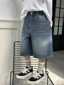 幼儿深水洗蓝色牛仔百慕大短裤，舒适时尚，夏季休闲之选！采用复古深水洗蓝色牛仔面料，配有带纽扣的松紧腰带、仿链条装饰和宽松直筒裤型。 - 藍色 - 查看 4