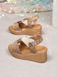 1 Đôi Sandal đế dày, gót xuồng, thiết kế quai thun bóng, thời trang cao cấp, thích hợp cho tiệc tùng, đi chơi, dã ngoại, du lịch. - Vàng - Xem 2