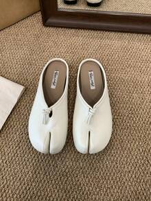 Unique Split-Toe Ballerina Flats In Deep Black With Anatomical Toe Separation And Soft Footbed, Discreetly Increasing Comfort For Long City Walks And The Demanding Business Casual Look. - 棕色 - 查看 9