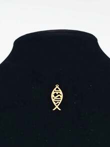 1/2 chiếc mặt dây chuyền hình cá tối giản với chữ cái rỗng, thích hợp để đeo hàng ngày. - Vàng - Xem 3