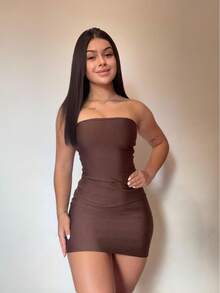 marrom escuro