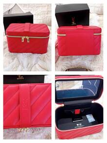 Yves Saint Laurent 紅色絎縫皮革化妝包 精緻皮革化妝包 內置大尺寸化妝鏡 金色拉鍊 雙層化妝收納包 便攜旅行洗漱包 - 紅色 - 查看 7