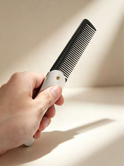 Portable Folding Hair Comb, 1PC Mini Pocket Comb With Premium Metal Handle & Fine-Tooth Plastic Teeth, Sleek Minimalist Style, Compact Foldable Design, Anti-Static & Smooth Grooming Tool, Lightweight & Easy To Carry, Ideal For Daily Hair Care, Beard Trimming & On-The-Go Touch-Ups, Perfect For Travel, Pocket, Wallet & Daily Use For Men & Women