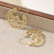 Vintage Fashionable Hollow Geometric Pattern Earrings, Elegant Jewelry For Women, Suitable For Daily Wear And Vacation, Ideal Gift - Gold - View 4