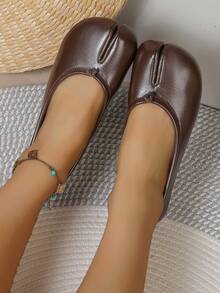 Giày mule da mềm màu nâu mới năm 2026, kiểu dáng xẻ mũi | Giày slip-on cổ điển, đa năng cho đi làm, hẹn hò, Tết Trung thu, Quốc khánh, Giáng sinh, Halloween, Lễ Tạ ơn và mặc hàng ngày. - màu nâu - Xem 6