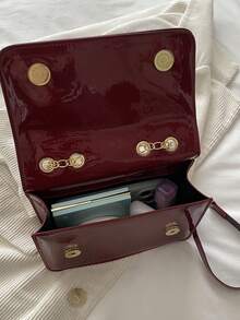 Túi vuông nhỏ nắp gập màu trơn bóng thời trang, túi đeo vai chéo bằng da PU có dây xích, ví mini hình chữ S có logo kim loại và tua rua thời trang dành cho nữ, thích hợp để đi mua sắm. - Màu Đỏ Sâu - Xem 6