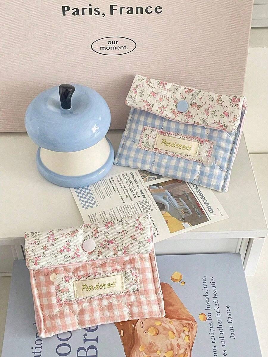 Un sac de rangement à carreaux roses et bleus frais et minimaliste à la mode avec motif floral, sac de serviettes hygiéniques portable de haute qualité, convient aux étudiants pour les sorties - Multicolore - Voir 1