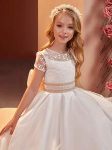 Aedorable High Neck Flower Girl Dress With Cap Sleves In Satin – Sweet A-Line Gown For Girls Featuring A Delicate Round Neckline, Short Sleeves, And Lustrous Satin Silhouette, Perfect For Weddings, Christmas Celebrations, Halloween Parties, Birthday Events, And Special Occasions. A Charming Choice For Flower Girl Attire, First Communion Dresses, Birthday Party Outfits, Photoshoots, Holiday Gatherings, Family Reunions, Garden Parties, And As An Enchanting Princess Dress For Festive Moments. - 白色 - 查看 3