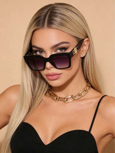 1副复古厚框金属装饰女士时尚眼镜，个性化黑金撞色方形镜框眼镜，夏季必备畅销方形镜框女士时尚眼镜