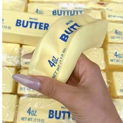 1个黄油棒奶酪棒软萌玩具，笑脸黄油棒慢回弹挤压玩具 - 随时缓解焦虑，适合户外、办公室减压，是桌面装饰、课堂奖励、派对礼物、生日和节日礼物的完美之选！