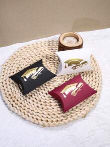 10 piezas Cajas de favor de graduación con forma de almohada con diseño de gorra con lámina de oro y diploma, cajas de papel para dulces, regalos pequeños, suministros para fiesta de graduación, decoraciones para celebración de graduación, empaque de favor de fiesta de clase, fácil de ensamblar - 9,2 x 6 x 2,5 cm - Ver 5
