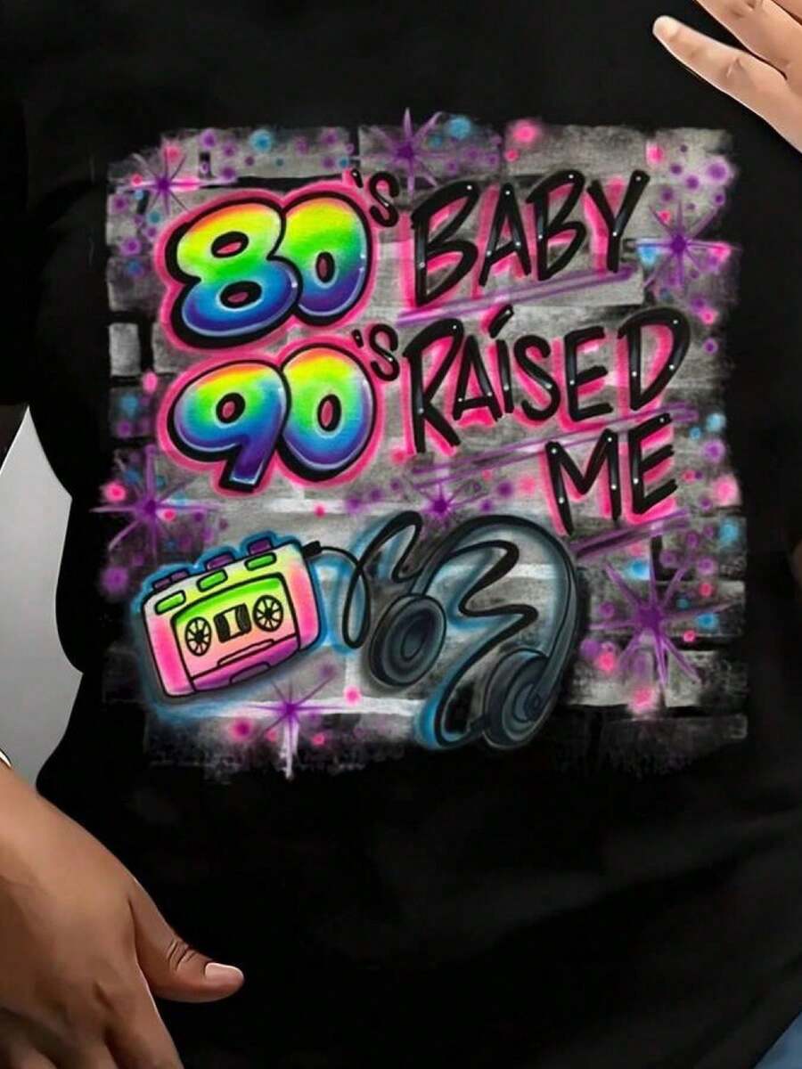 80'S BABY 90'S RAISED ME Retro Graphic T-Shirt - Vintage 80s 90s Inspired Airbrush Design With Graffiti Style, Fun Neon Colors On Weathered Brick Wall Background, Casual Summer Tee For Nostalgic Fashion Lovers - 黑色 - 查看 1
