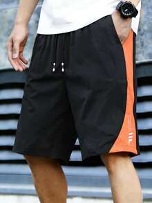 Pantalones cortos para hombres, pantalones cortos informales y transpirables con estampado de color de contraste en patchwork, pantalones cortos hasta la rodilla, pantalones deportivos de secado rápido con cordón para exteriores - Negro - Ver 2
