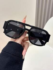 1pc Fashion Plastic Sunglasses For Women, INS Style Casual Shades Suitable For All Outfits & Outdoor Activities - 1pc Black Frame Gray Film - View 2
