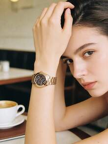 Guess Đồng hồ nữ thời trang, máy quartz, vỏ thép không gỉ mạ vàng hồng, dây đeo thép không gỉ mạ vàng hồng với khóa gập, thiết kế kim chỉ giờ, món quà kỷ niệm/sinh nhật lý tưởng. - Vàng - Xem 5