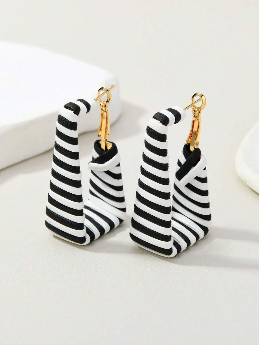 1 Đôi khuyên tai vòng vuông bằng da dệt họa tiết sọc ngựa vằn retro thời trang, phù hợp cho nữ giới đeo hàng ngày và đi nghỉ mát. - Đen và Trắng - Xem 1