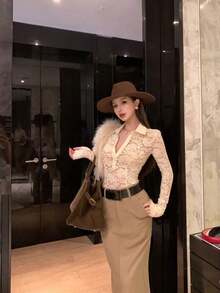 女士性感镂空杏色蕾丝V领修身T恤 - 杏色 - 查看 3