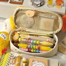 虾形拉链化妆包，柔软毛绒材质，可收纳护肤品、洗漱用品、小饰品等，趣味十足，适合女性、青少年和学生使用。 - 炸蝦筆袋 - 查看 6