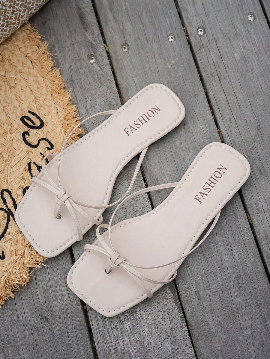 Sandal nữ đế bằng mũi vuông, quai chéo, chất liệu da PU, kiểu dáng thanh lịch, thích hợp đi biển mùa xuân/hè. - Màu be - Xem 1