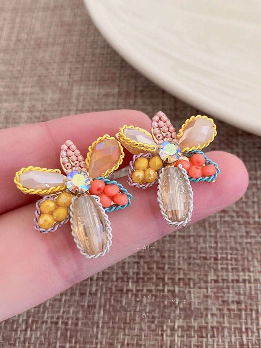 1 对合金仿玉和仿珍珠和花朵设计耳钉，适合女士佩戴，非常适合约会或情人节派对 - 彩色 - 查看 1