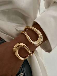 1pc Exaggerated Smooth Round Metal Vintage Hollow Asymmetrical Bangle Bracelet, Minimalist Fashionable Vacation Party Versatile Sexy Bracelet For Women - Bracelet - View 2
