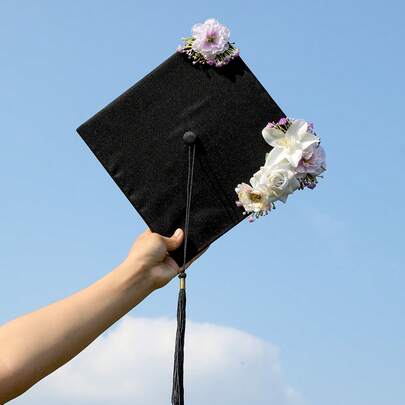Decoración hecha a mano para birrete de graduación con flores blancas y moradas, regalo de graduación para mujeres