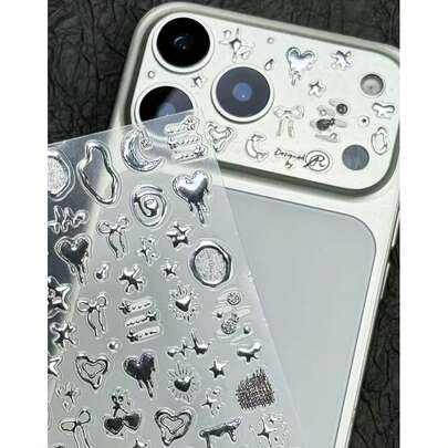 1 pezzo di adesivo per lente di orologio con stile dolce e cool Y2K, con incisione laser dorata/argentata a forma di farfalla, cuore, luna e fiocco, che integra elementi di scintille stellari, fiori e bordi irregolari. È un adesivo per pellicola di lente del telefono fai-da-te.