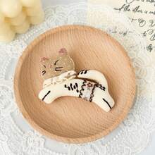 1 pieza Parche bordado de tela con gato de dibujos animados lindo y corriendo, insignia de pin de dibujos animados hecha a mano, adecuada para ropa DIY, bolsas, mochilas, accesorios para el cabello, broches, llaveros, decoraciones colgantes, regalos festivos - Gatito corriendo - Ver 3