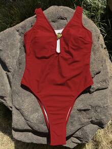 Set Baju Renang Wanita Elegan Warna Merah Terang dengan Leher V Dalam. Sangat Cocok untuk Liburan di Pantai, Pilihan Modis untuk Semua Acara Liburan Pantai. - Merah - View 2