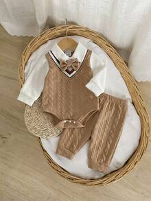 男婴卡其色编织纹理背心，配白色领子、同色系纯色领带、长袖连体衣和高腰裤，展现精致的英伦学院风，细节考究。 - 卡其色 - 查看 1