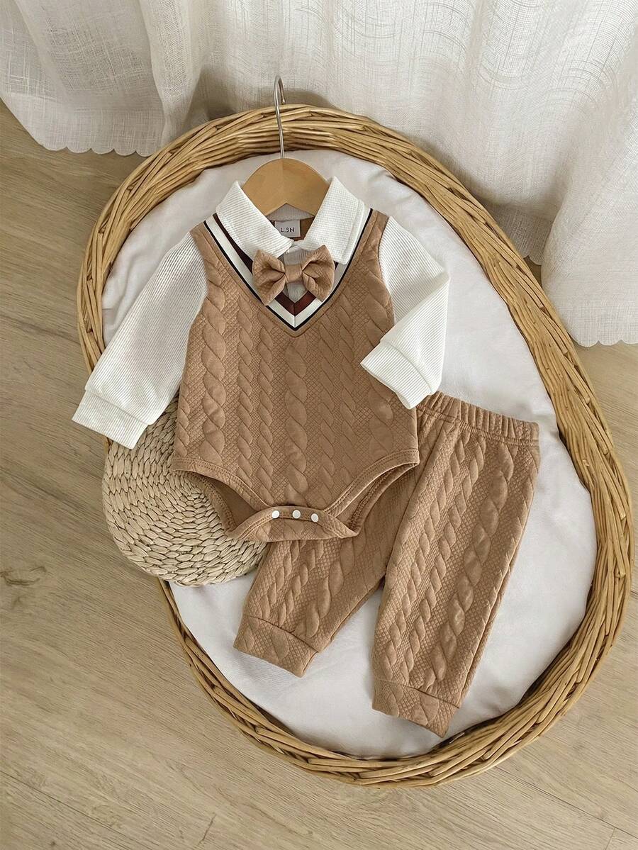 男婴卡其色编织纹理背心，配白色领子、同色系纯色领带、长袖连体衣和高腰裤，展现精致的英伦学院风，细节考究。 - 卡其色 - 查看 1