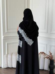 Hafizah 黑白蕾絲拼接式阿巴亞長袍，奢華優雅杜拜風外套附頭巾，秋季款 - 黑色 - 查看 6